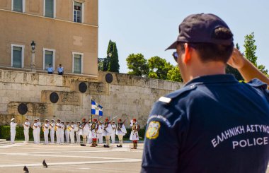 Muhafızlar'ın Atina'daki geçit değiştirme.