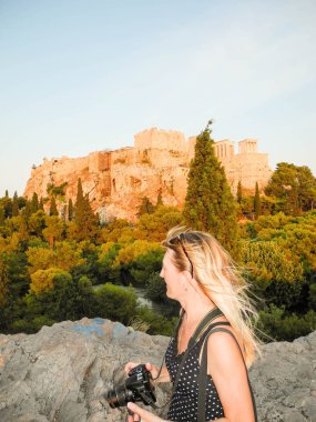 Kız Areopagus tepe üzerinde..