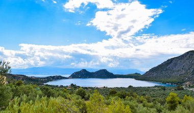 Heraion (Vouliagmeni) Gölü.