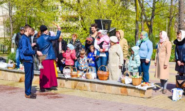 Paskalya kutsama kutsal su ile.