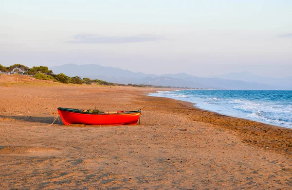 The boat on Kaifas beach, Greece. — Stock Photo, Image