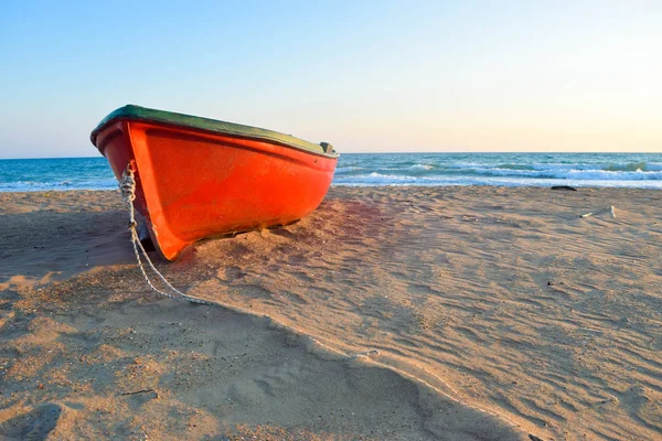 De boot op Kaifas beach, Griekenland. — Stockfoto