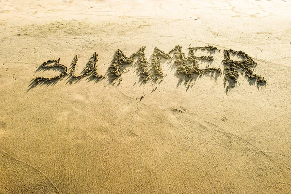 The inscription summer on sand. — Stock Photo, Image