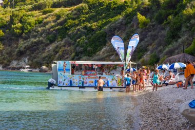Tekne sahil bar.