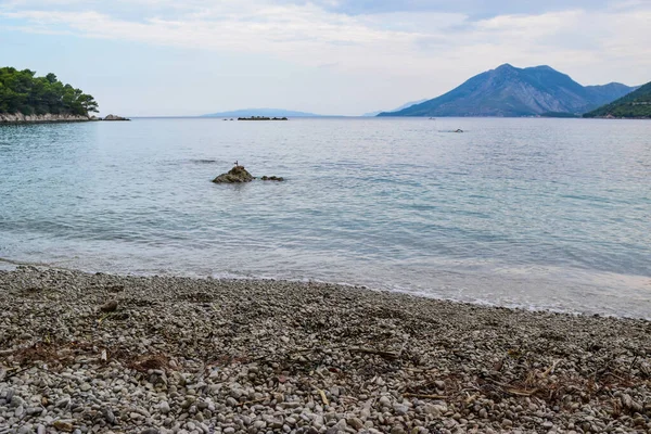 Small cozy romantic beach. — Zdjęcie stockowe