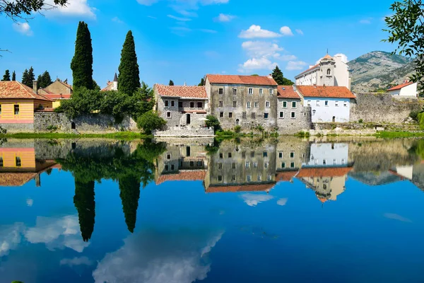 Il paesaggio urbano di Trebinje . — Foto Stock