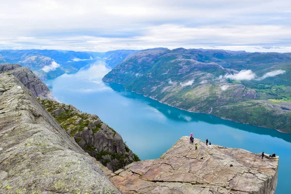プリケストロールまたはパルピットロックとライセフィヨルドの風景 ノルウェー — ストック写真