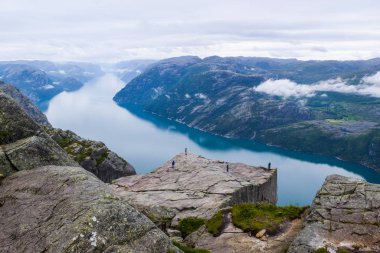 Önceden çalınmış ya da Minber Kayası.