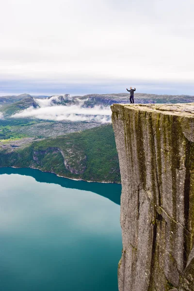 Skała ambony lub preikestolen. — Zdjęcie stockowe