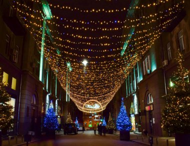 Kiev 'in şenlikli aydınlanması, Khreschatyk, Ukrayna.