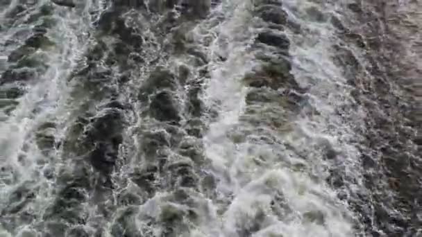 水の動き 船からの水の上のトラック — ストック動画