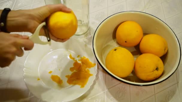 만들기 위하여 오렌지 열매를 — 비디오