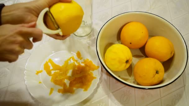 만들기 위하여 오렌지 열매를 — 비디오