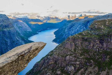 İnsansız Tolltunga. Norveç.