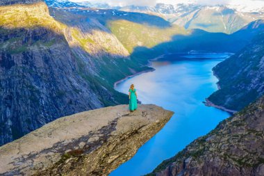 Trolltunga 'daki Kız, Notway.