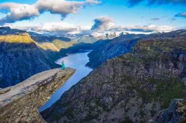 Trolltunga 'daki Kız, Notway.