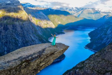 Trolltunga 'daki Kız, Notway.