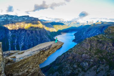 Trolltunga 'daki Kız, Notway.