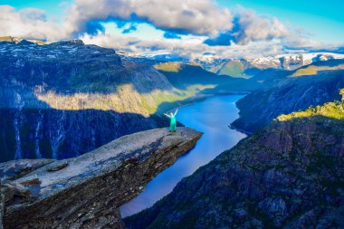 Trolltunga 'daki Kız, Notway.