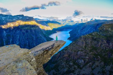 Trolltunga 'daki Kız, Notway.