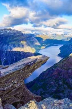 İnsansız Tolltunga. Norveç.