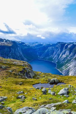 Norveç, Trolltunga 'ya yürüyüş gezisi.