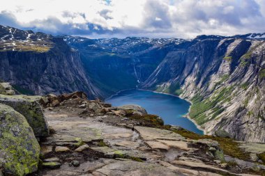Norveç, Trolltunga 'ya yürüyüş gezisi.