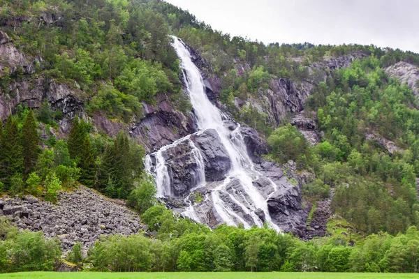 Norveç'te şelale. — Stok fotoğraf