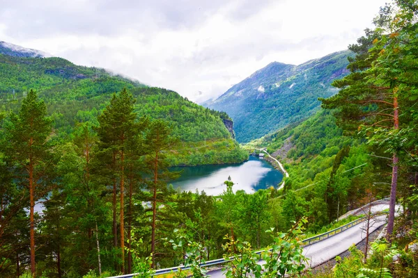Lago Vetlavatnet paisaje de la carretera a la Trolltunga, Noruega . — Foto de Stock