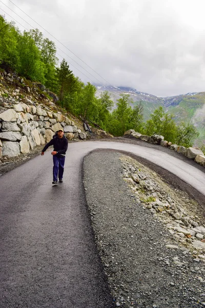 Escalade à Trolltunga, Norvège . — Photo