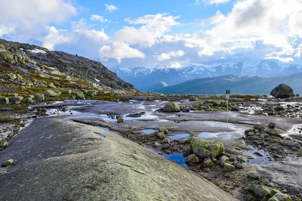 Hiking Trip to Trolltunga, Norway. — Stock Photo, Image