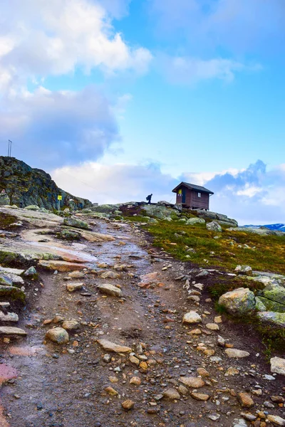 Πεζοπορία Ταξίδι στο Trolltunga, Νορβηγία. — Φωτογραφία Αρχείου