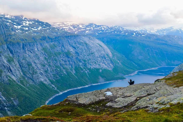 Wycieczka piesza do Trolltunga, Norwegia. — Zdjęcie stockowe