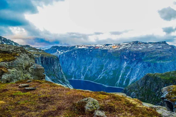 Turistická výprava do Trollunga, Norsko. — Stock fotografie