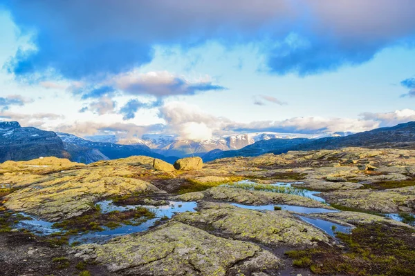 Turistická výprava do Trollunga, Norsko. — Stock fotografie