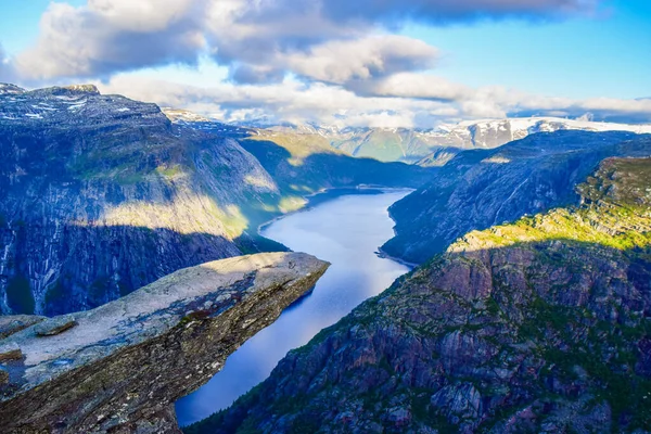 İnsansız Tolltunga. Norveç. — Stok fotoğraf