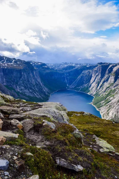 Hiking Trip to Trolltunga, Norway. — Stock Photo, Image