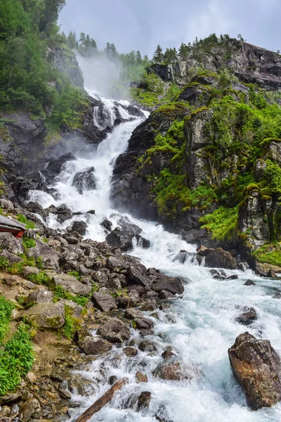 Cascada de Langfossen, Noruega . — Foto de Stock