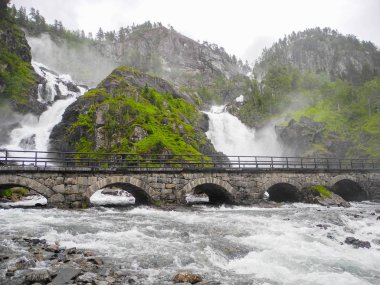 Langfossen Şelalesi, Norveç.