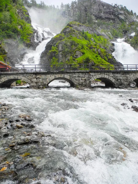 Langfossen Şelalesi, Norveç. — Stok fotoğraf