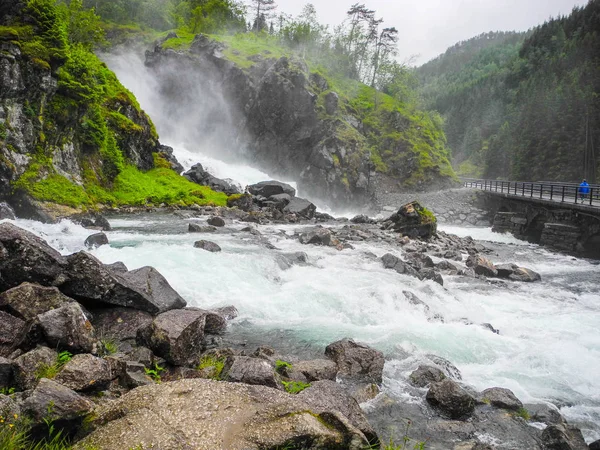 Langfossen vízesés, Norvégia. — Stock Fotó