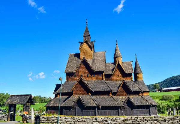 Ancienne église en bois en Norvège . — Photo