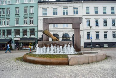 Christin IV 'ün Oslo' daki Eldiven Heykeli Çeşmesi.