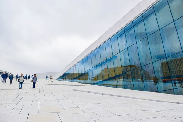 Moderní opera Oslo v Norsku. — Stock fotografie