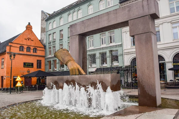 Christin IV 'ün Oslo' daki Eldiven Heykeli Çeşmesi. — Stok fotoğraf