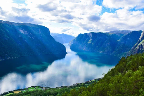 El paisaje de Aurlandsfjord en Noruega . — Foto de Stock