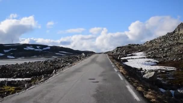 Ruta Nacional Nieve Turística Aurlandsvegen F243 Recorriendo Las Montañas Países — Vídeo de stock