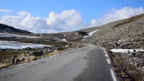 Ruta Nacional Nieve Turística Aurlandsvegen F243 Recorriendo Las Montañas Países — Vídeos de Stock