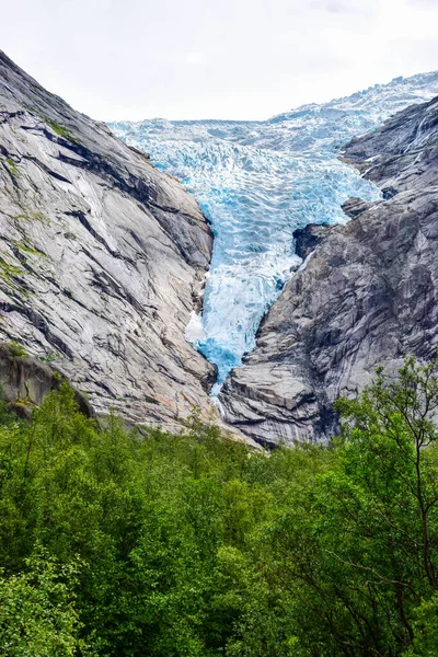 Briksdalsbreens glaciär i Norge. — Stockfoto