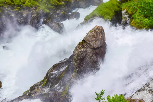 Vízesés Folyó Amely Briksdalsbreen Briksdal Gleccserhez Vezető Közelében Található Gleccser — Stock Fotó